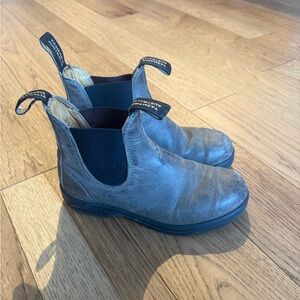 Blundstone boots 5 1/2 or size 8.5